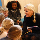 4. desember: Kronprinsesse Mette-Marit holder lesestund for barna i Vennesla Bibliotek. Kronprinsessen besøkte både biblioteket og Frivilligsentralen i Vennesla  (Foto: Tor Erik Schrøder / NTB scanpix)
